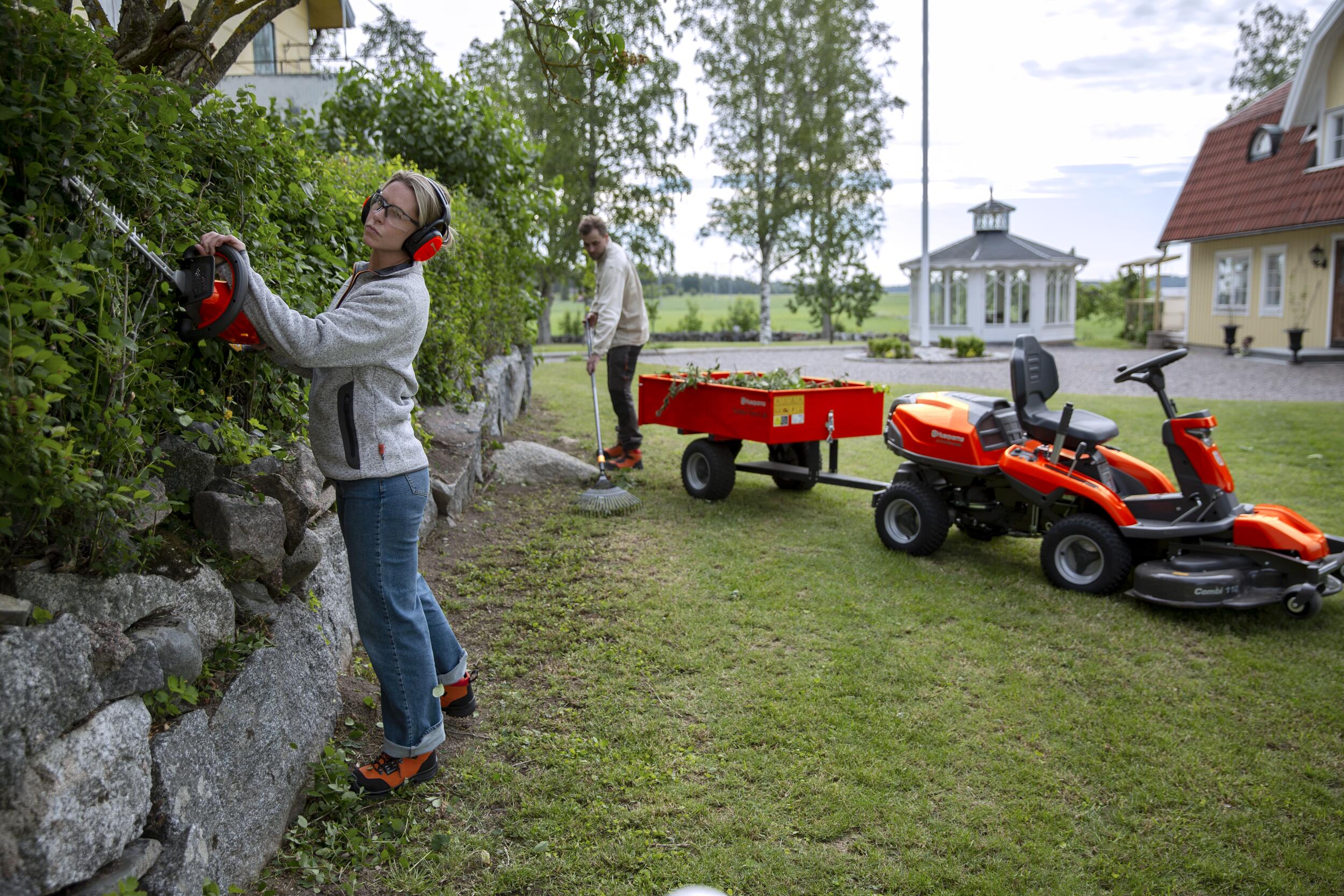 Husqvarna 115iHD45 cu baterie și încărcător