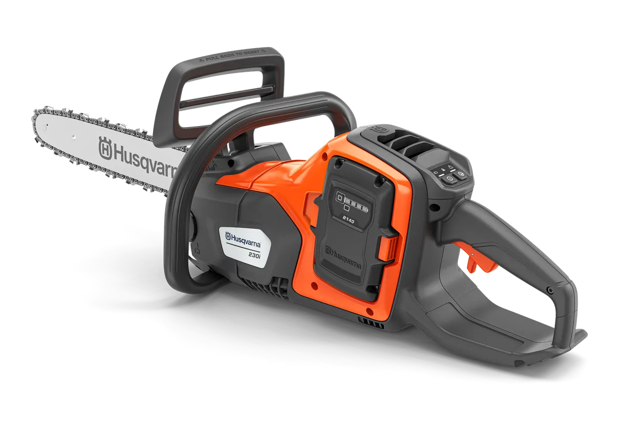Husqvarna 230i cu acumulator și încărcător